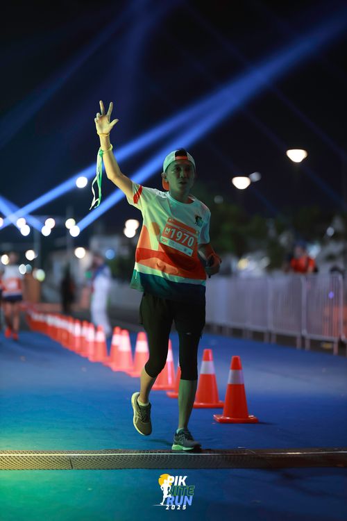 Race photo from PIK NITE RUN 2025