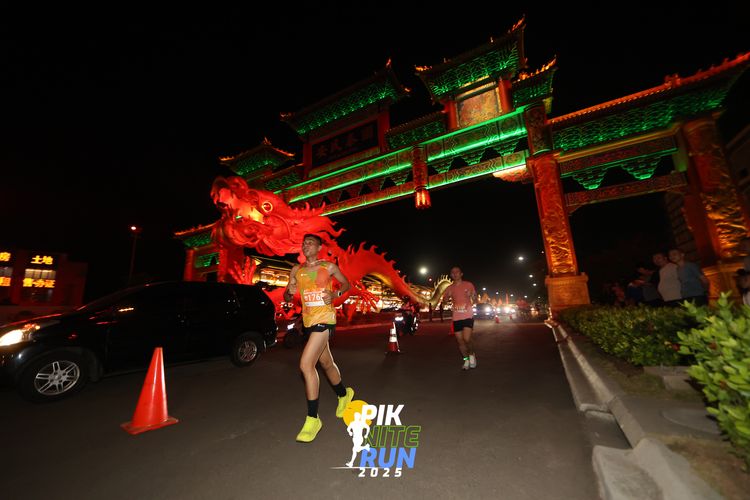 Race photo from PIK NITE RUN 2025
