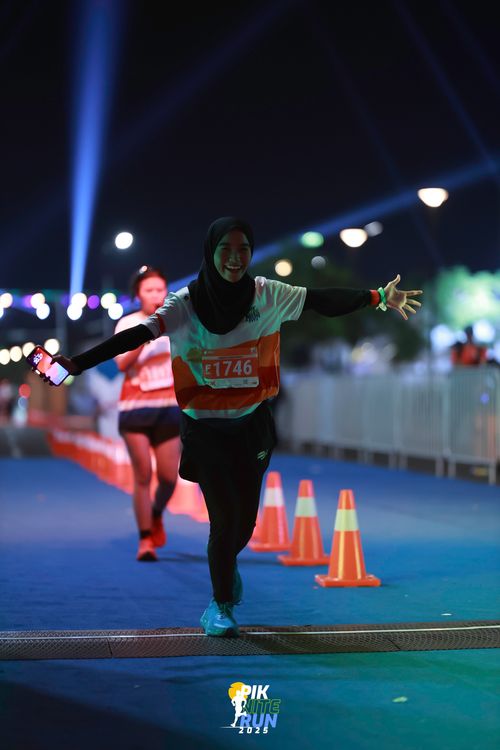 Race photo from PIK NITE RUN 2025