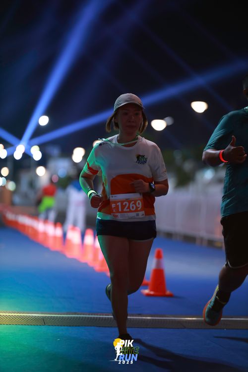 Race photo from PIK NITE RUN 2025