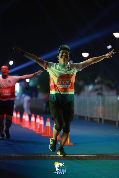 Race photo from PIK NITE RUN 2025