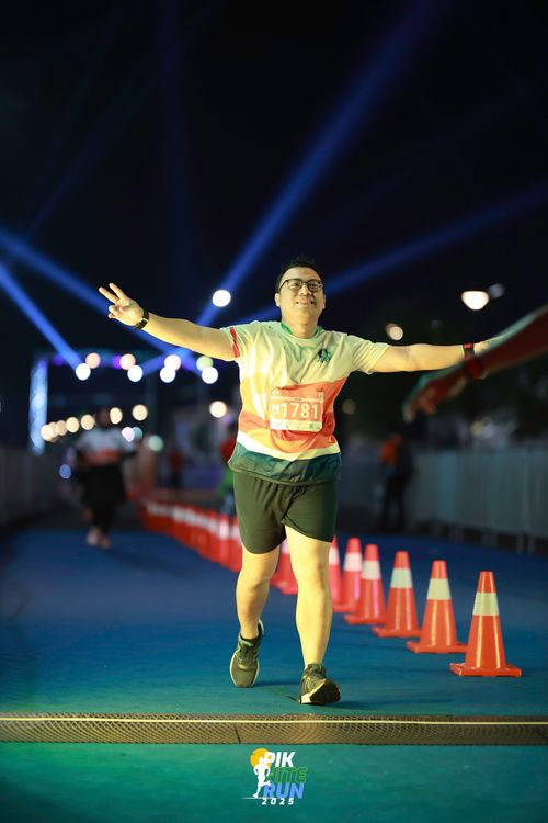 Race photo from PIK NITE RUN 2025