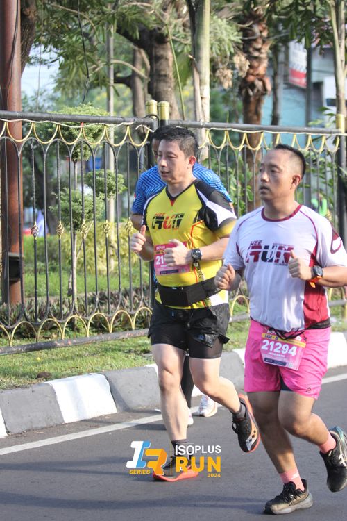 Race photo from Isoplus Run 2024 Surabaya
