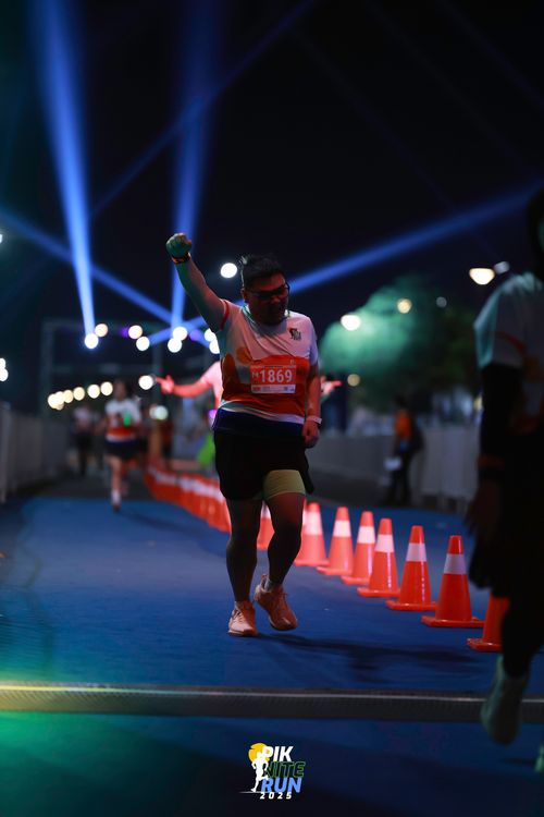 Race photo from PIK NITE RUN 2025