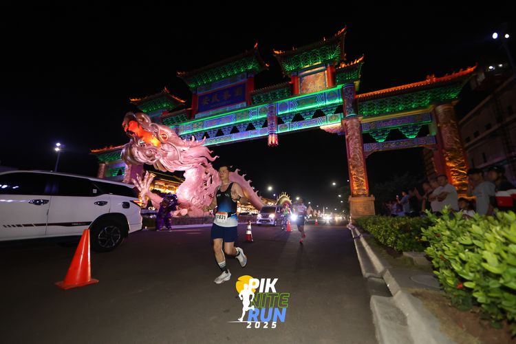 Race photo from PIK NITE RUN 2025