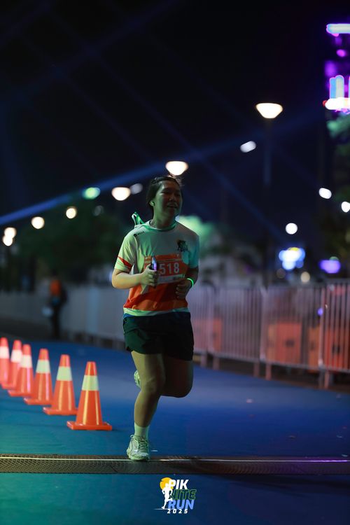Race photo from PIK NITE RUN 2025