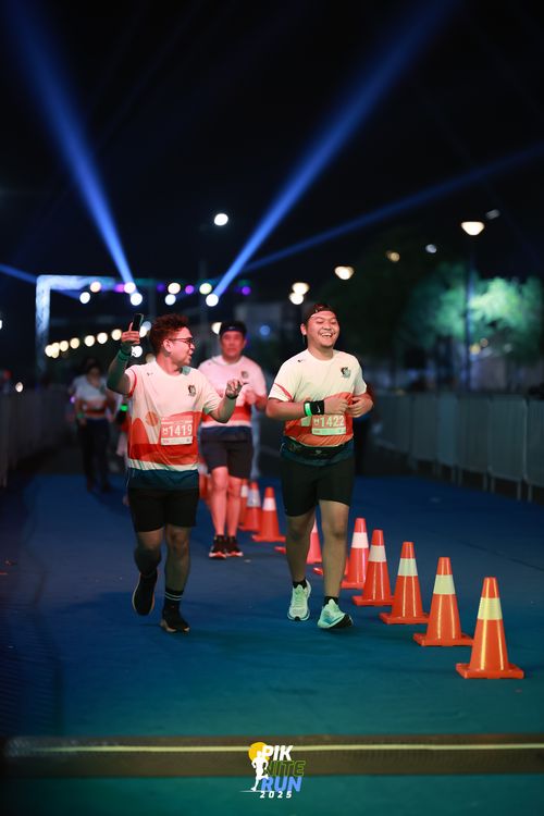 Race photo from PIK NITE RUN 2025