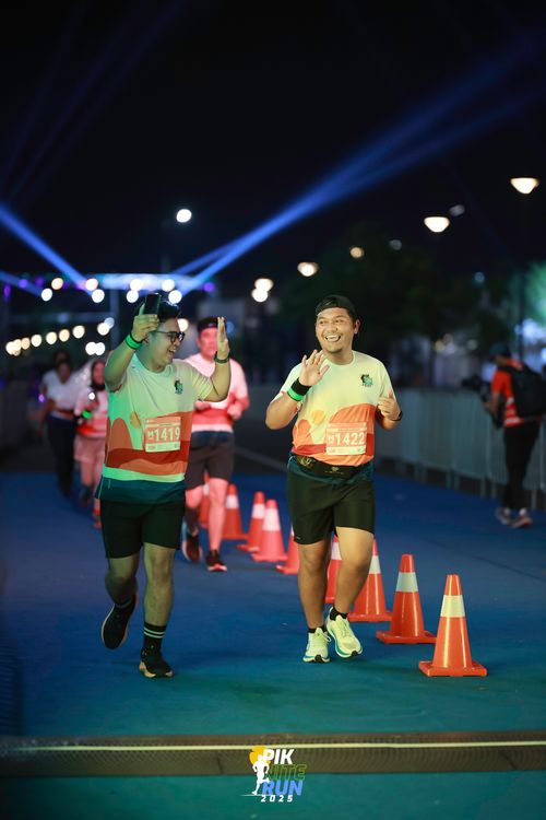 Race photo from PIK NITE RUN 2025