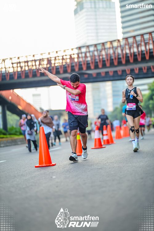 Race photo from Smartfren Run 2025 