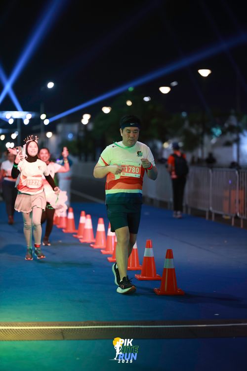 Race photo from PIK NITE RUN 2025