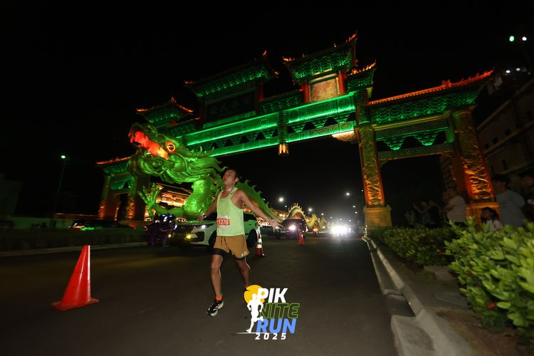 Race photo from PIK NITE RUN 2025