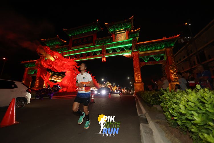 Race photo from PIK NITE RUN 2025