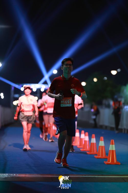 Race photo from PIK NITE RUN 2025