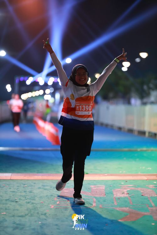 Race photo from PIK NITE RUN 2025