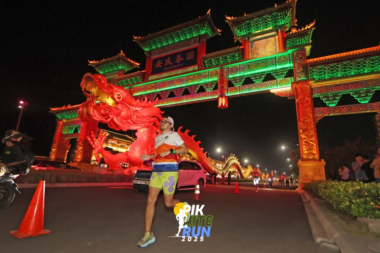 Race photo from PIK NITE RUN 2025