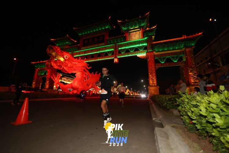 Race photo from PIK NITE RUN 2025