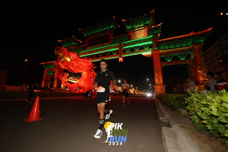 Race photo from PIK NITE RUN 2025