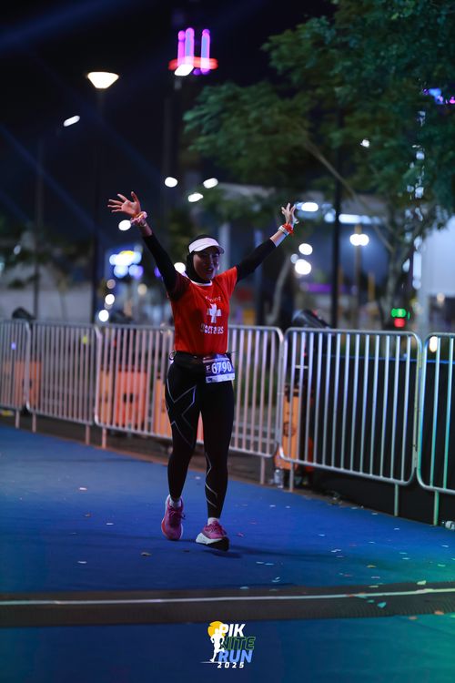 Race photo from PIK NITE RUN 2025