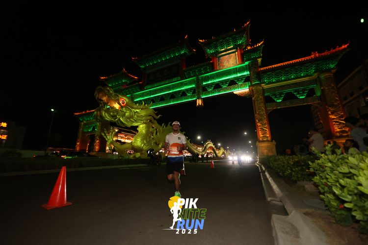 Race photo from PIK NITE RUN 2025