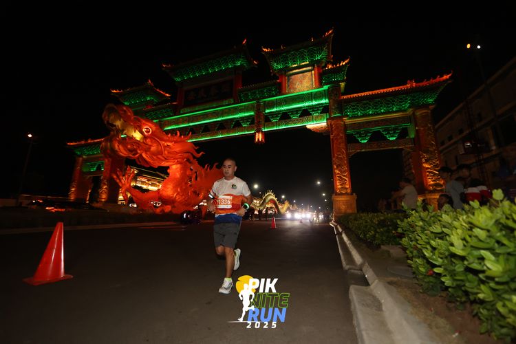 Race photo from PIK NITE RUN 2025