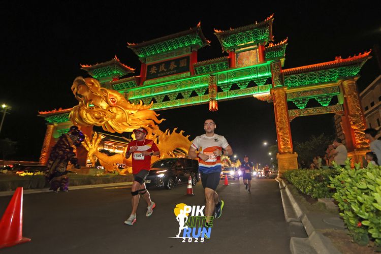 Race photo from PIK NITE RUN 2025