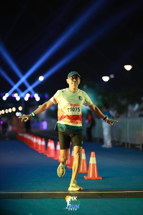 Race photo from PIK NITE RUN 2025