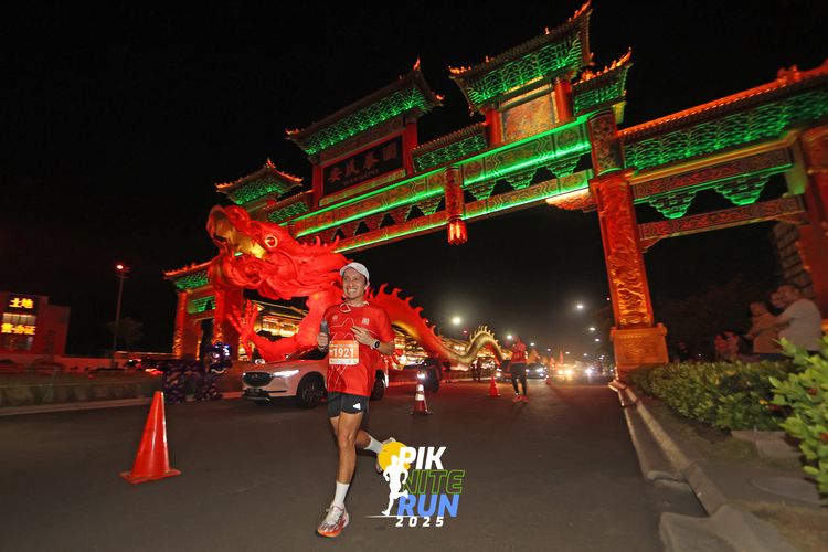 Race photo from PIK NITE RUN 2025