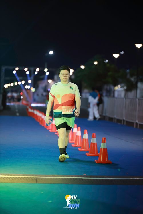 Race photo from PIK NITE RUN 2025