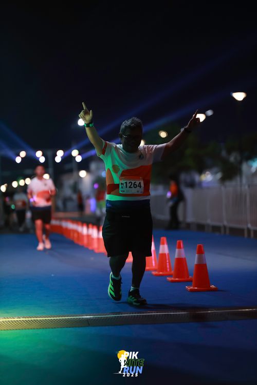 Race photo from PIK NITE RUN 2025