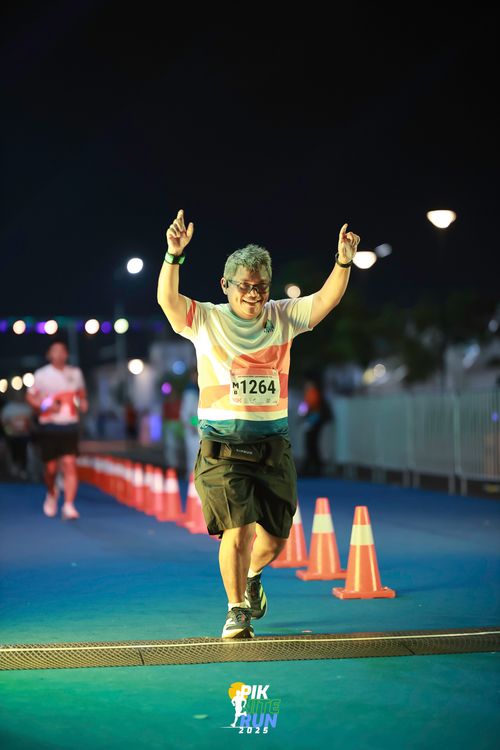 Race photo from PIK NITE RUN 2025