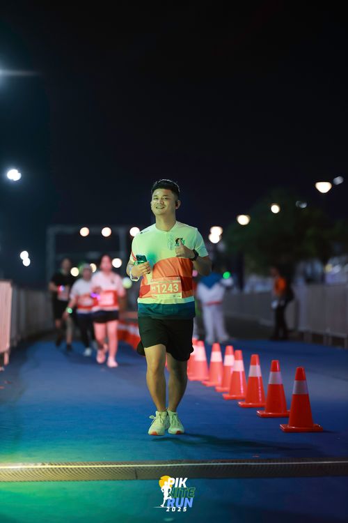 Race photo from PIK NITE RUN 2025