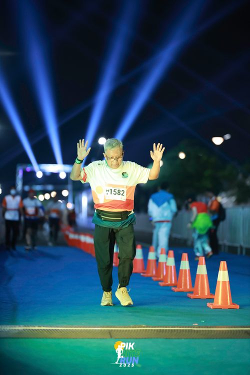 Race photo from PIK NITE RUN 2025