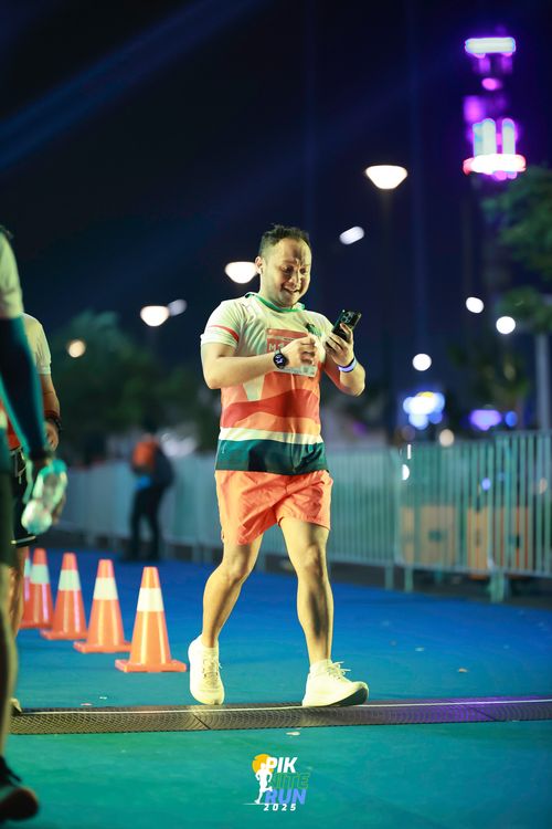 Race photo from PIK NITE RUN 2025