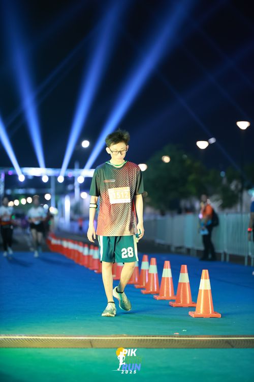 Race photo from PIK NITE RUN 2025