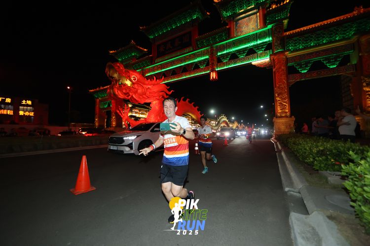 Race photo from PIK NITE RUN 2025