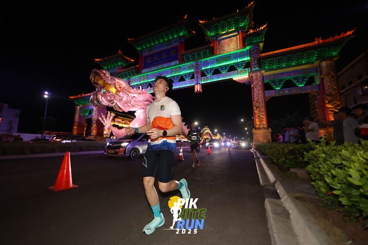 Race photo from PIK NITE RUN 2025