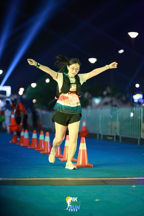 Race photo from PIK NITE RUN 2025