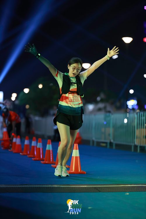 Race photo from PIK NITE RUN 2025