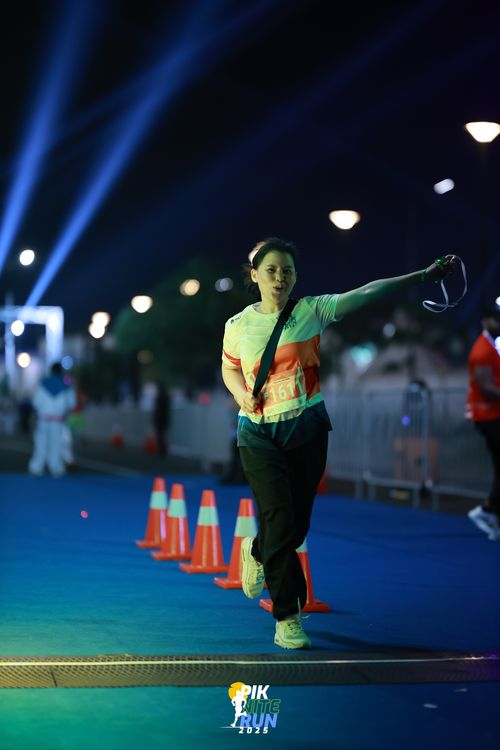 Race photo from PIK NITE RUN 2025