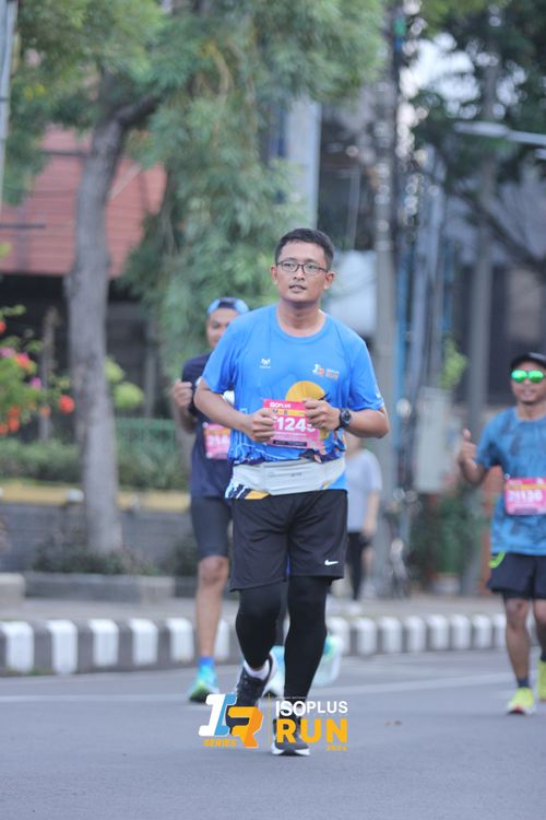 Race photo from Isoplus Run 2024 Surabaya