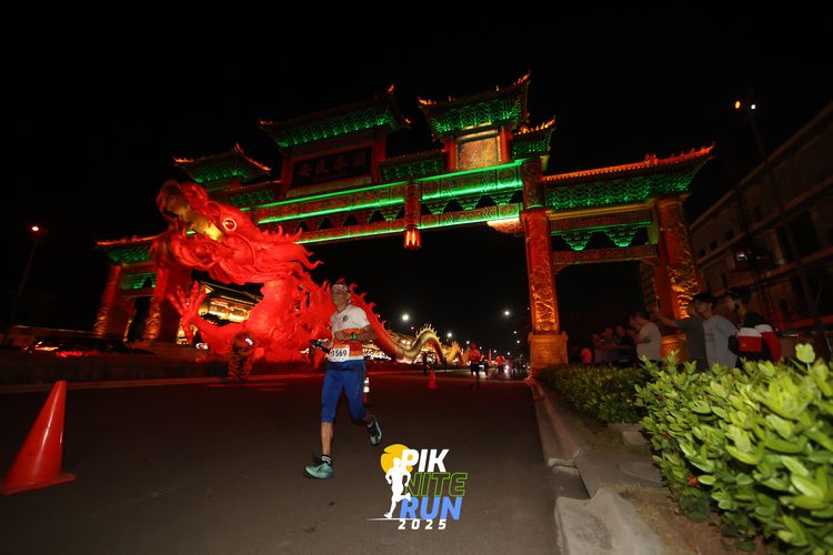 Race photo from PIK NITE RUN 2025