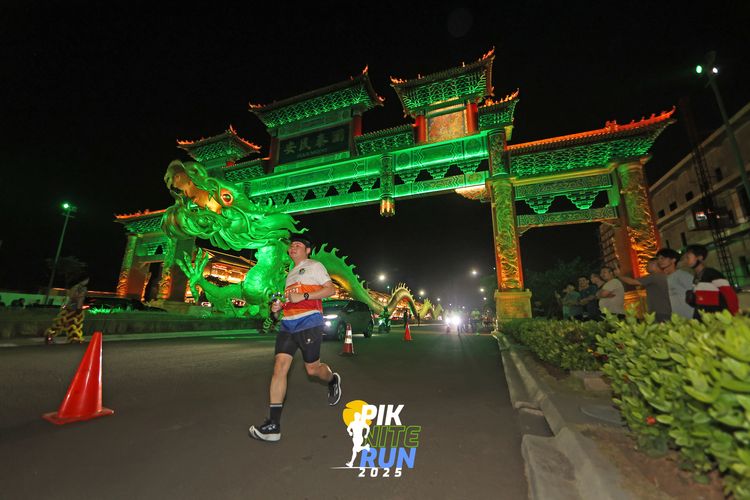 Race photo from PIK NITE RUN 2025