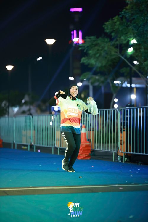 Race photo from PIK NITE RUN 2025
