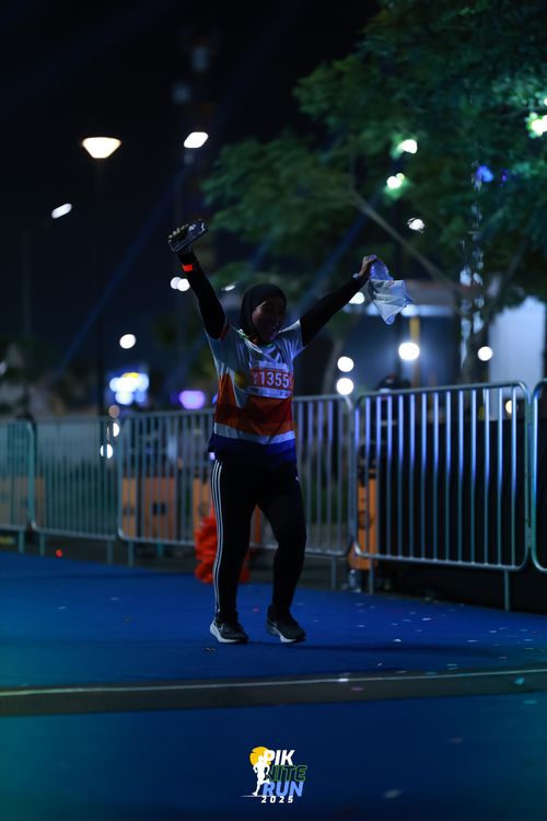 Race photo from PIK NITE RUN 2025