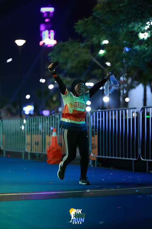 Race photo from PIK NITE RUN 2025
