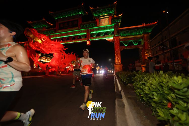 Race photo from PIK NITE RUN 2025