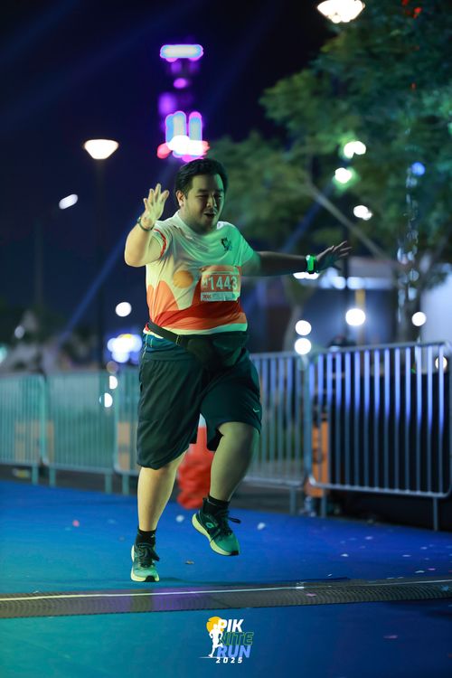 Race photo from PIK NITE RUN 2025