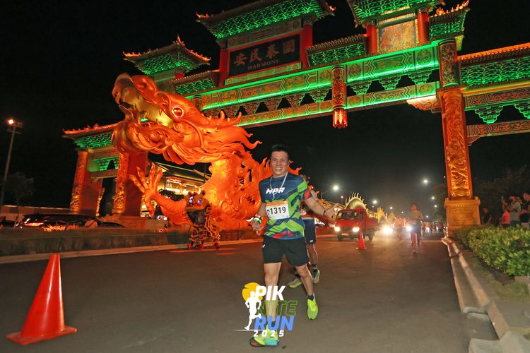 Race photo from PIK NITE RUN 2025