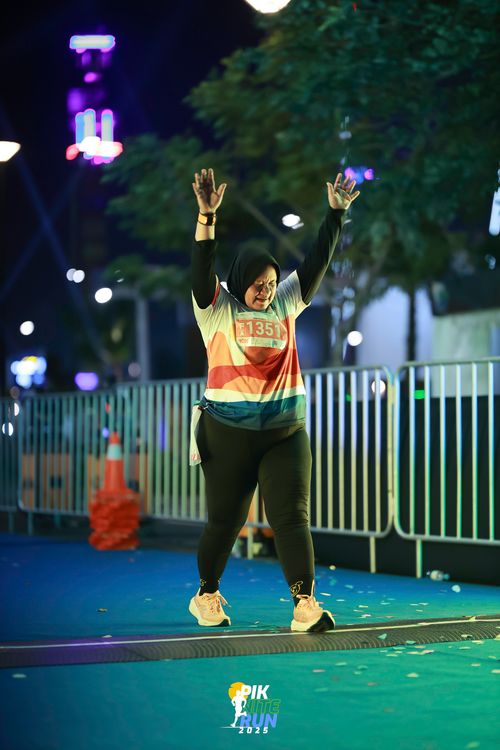 Race photo from PIK NITE RUN 2025