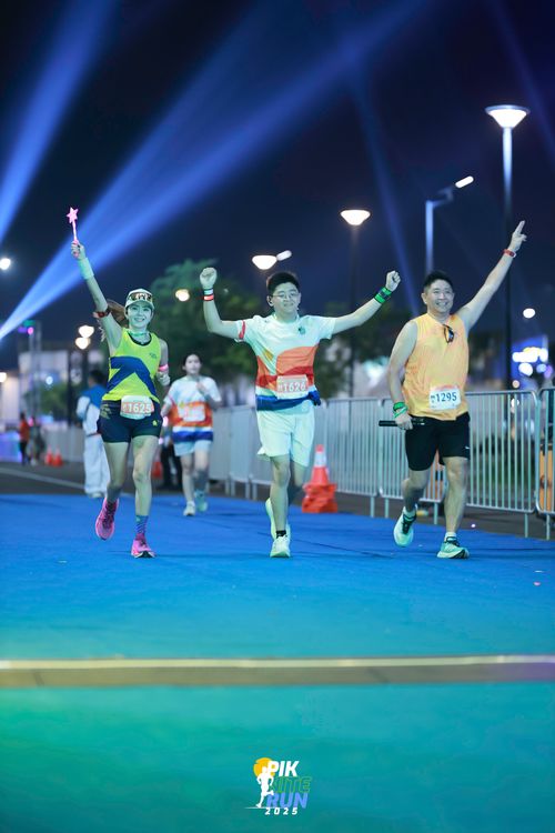 Race photo from PIK NITE RUN 2025